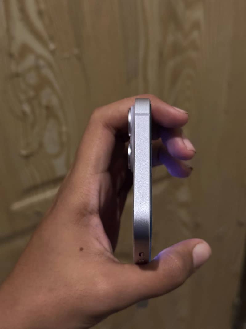 iPhone 14 plus 3
