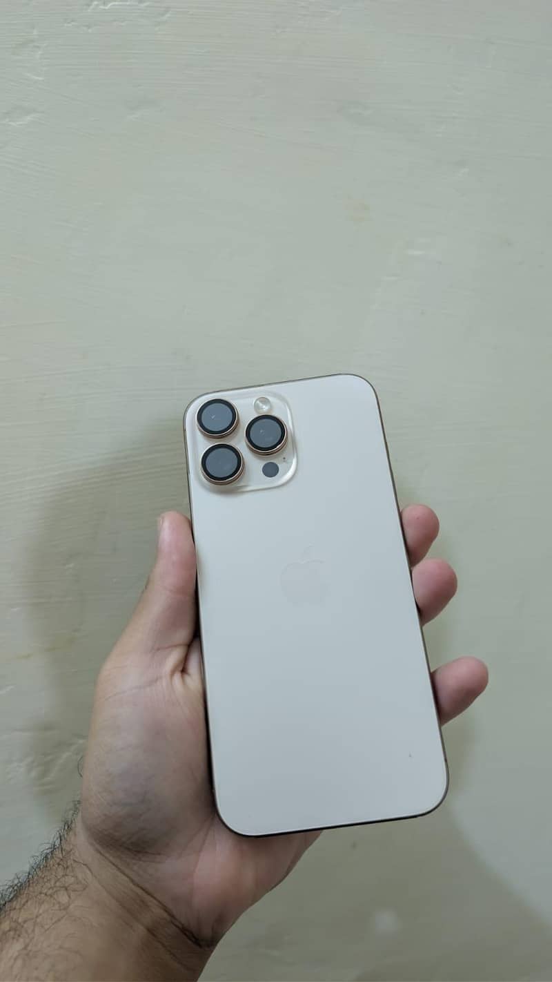 Apple iPhone 16 Pro Max 0