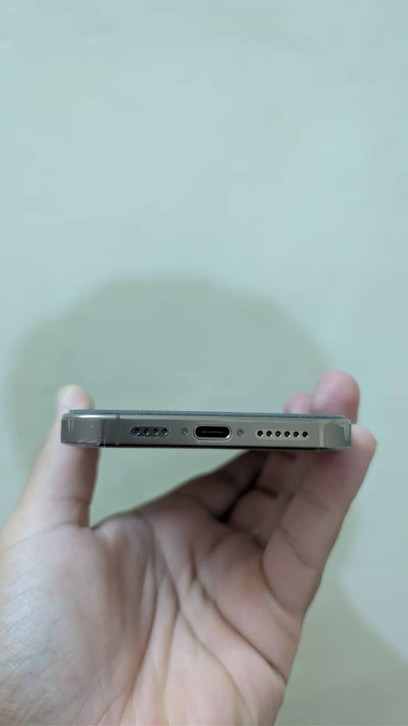 Apple iPhone 16 Pro Max 5