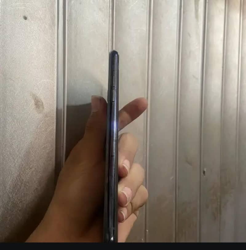 Apple iPhone 11 Pro Max 2