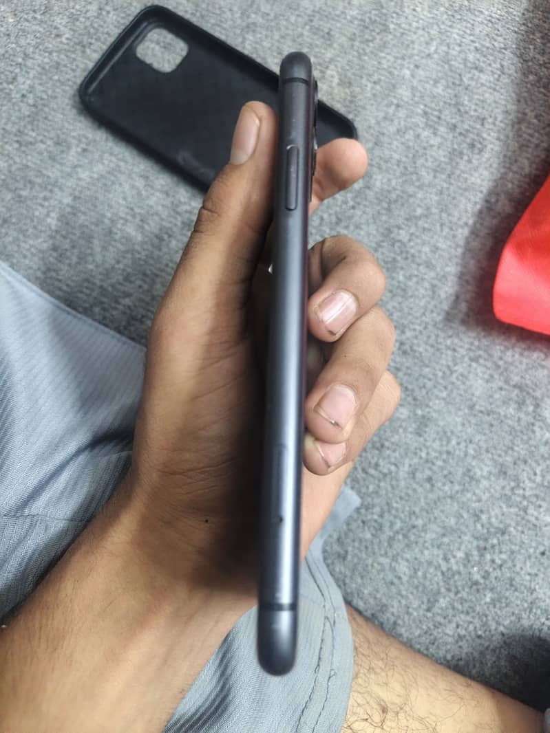 Apple iPhone 11 3