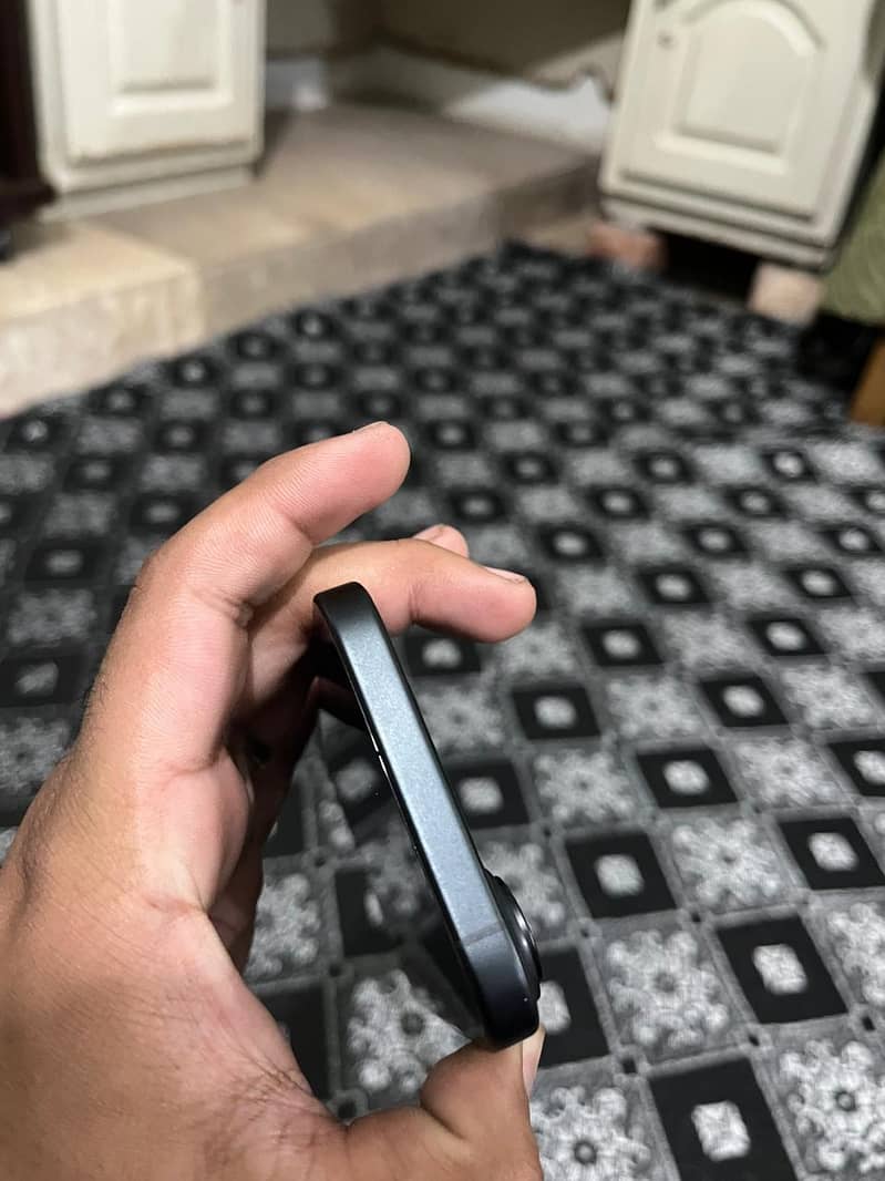 Apple iPhone 16 1