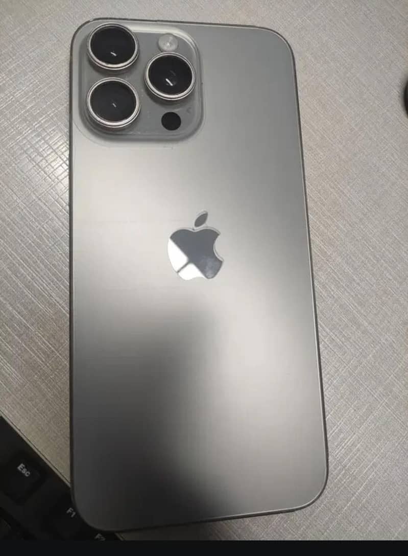 Apple iPhone 15 Pro Max 1