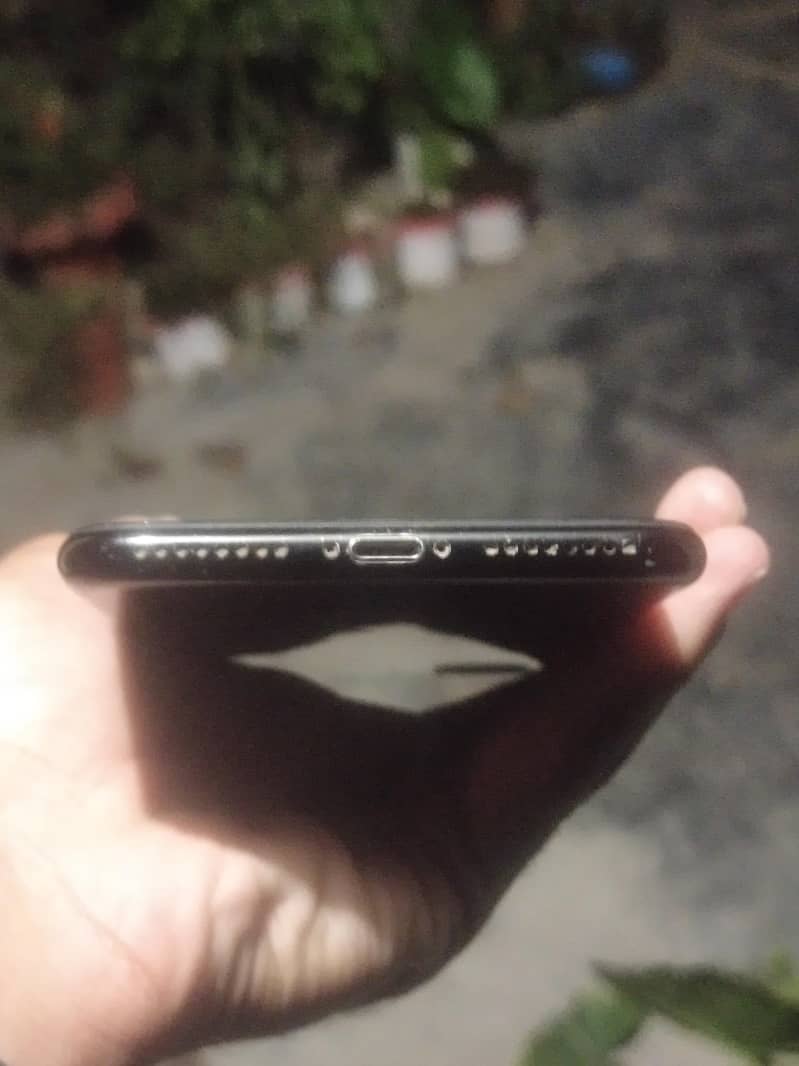 Apple iPhone 7 Plus 3