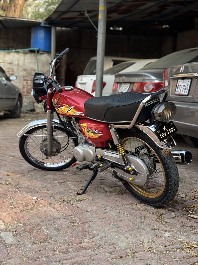 2015 model red color 2