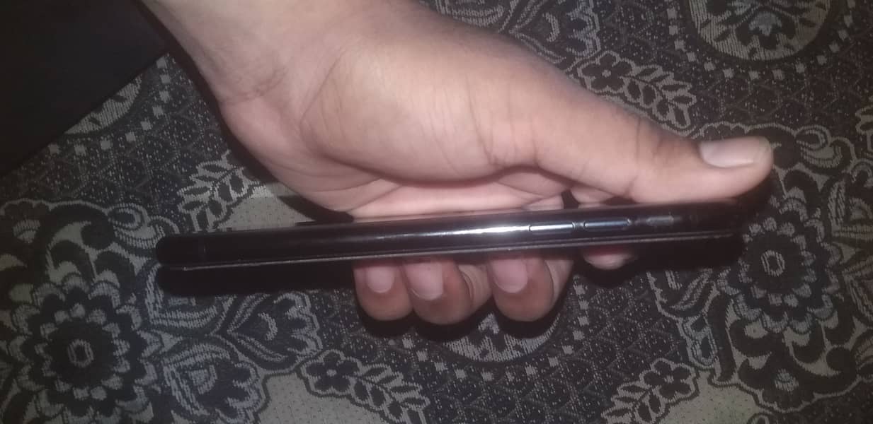 Apple iPhone XR 1