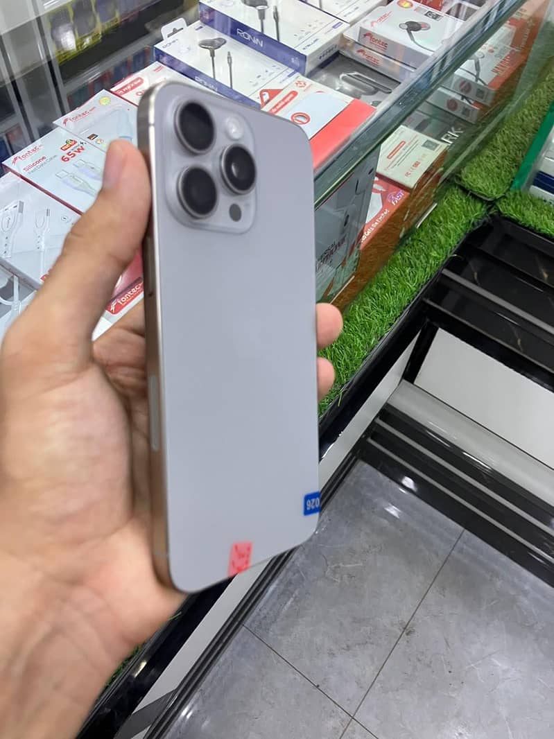 Apple iPhone 15 Pro Max 0