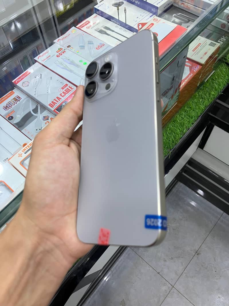 Apple iPhone 15 Pro Max 3