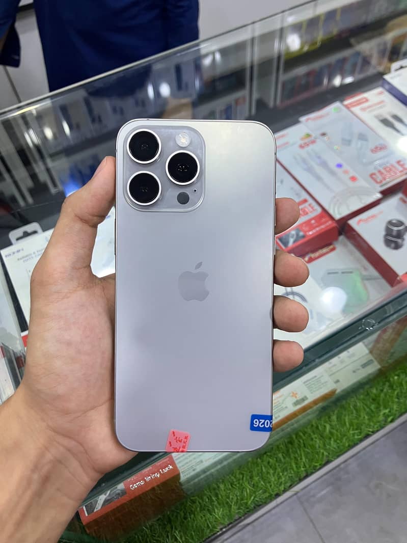 Apple iPhone 15 Pro Max 4