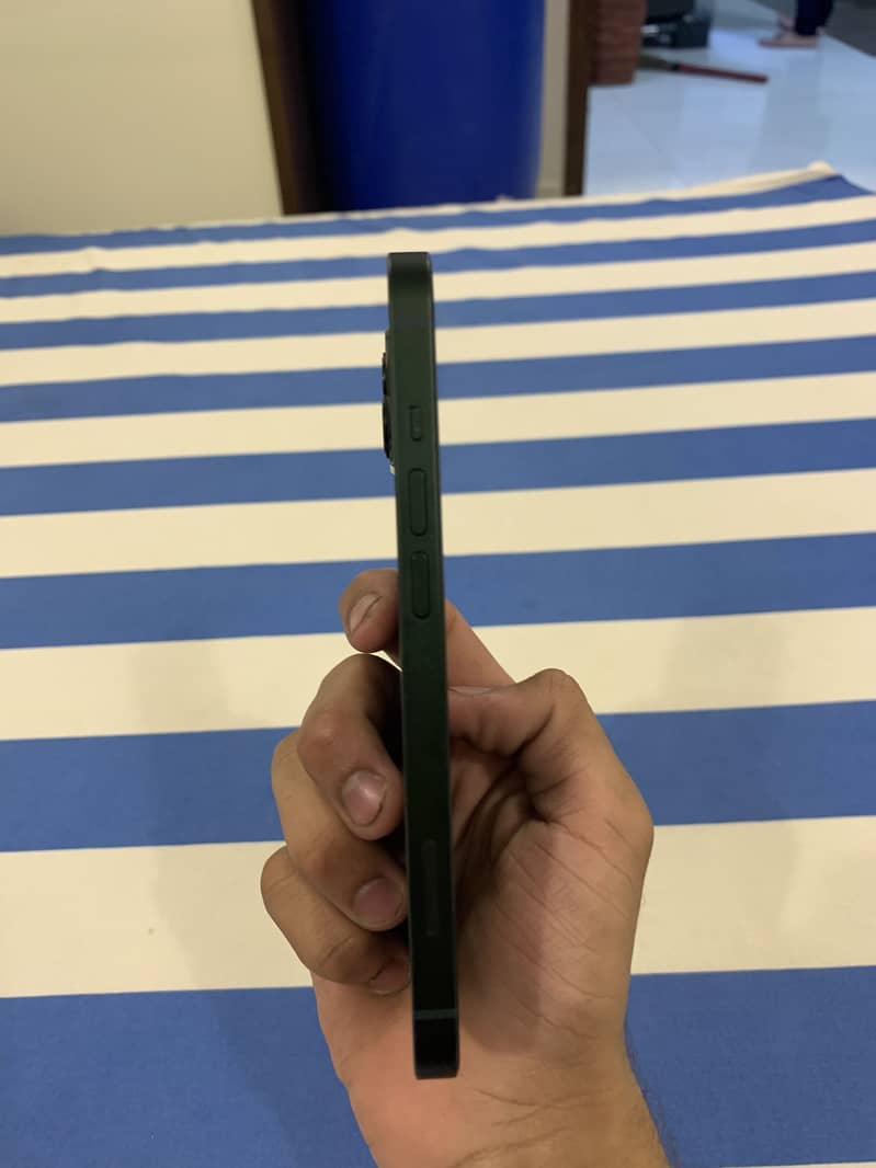 Apple iPhone 13 3