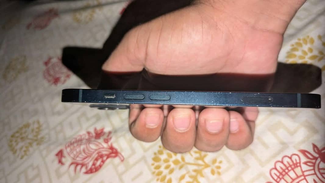 Apple iPhone 13 5