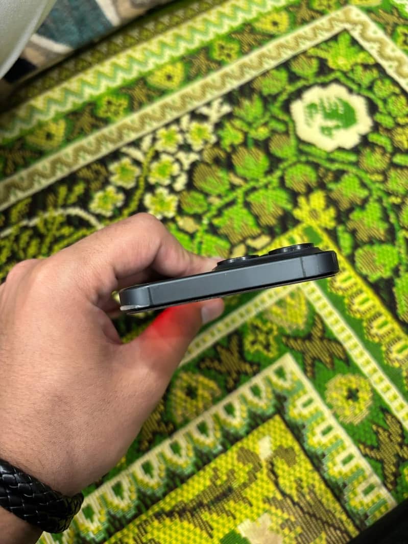 Apple iPhone 15 Pro Max 2