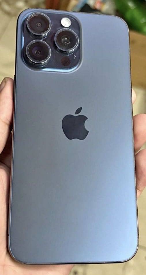 Apple iPhone 15 Pro Max 3