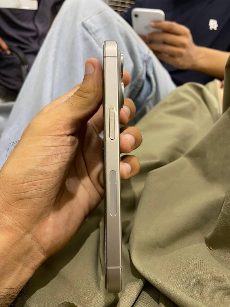 Apple iPhone 15 Pro 2