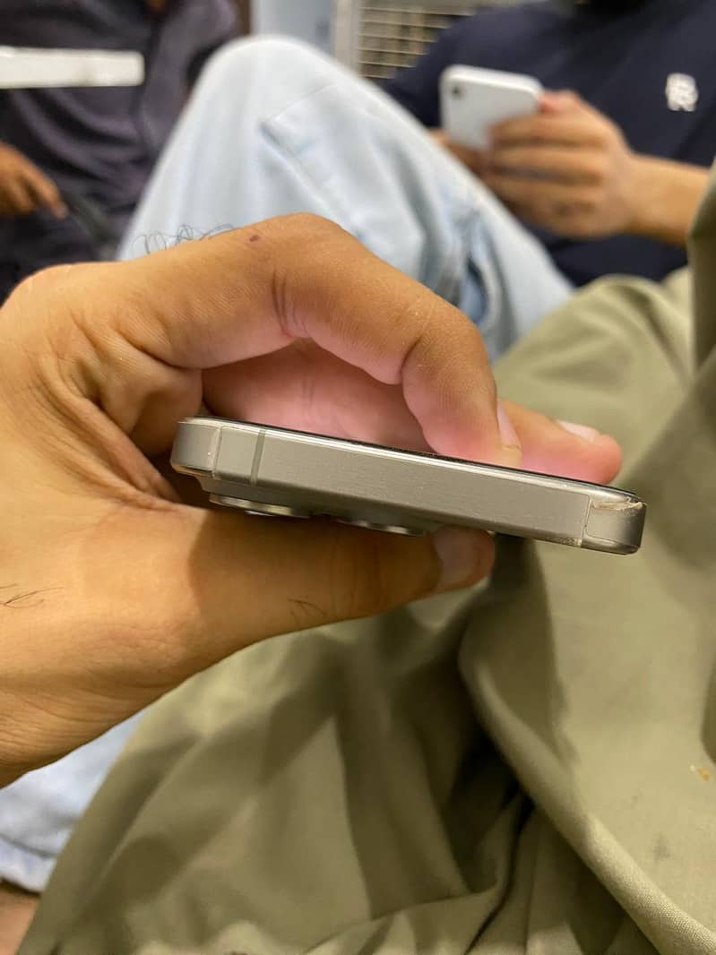 Apple iPhone 15 Pro 3