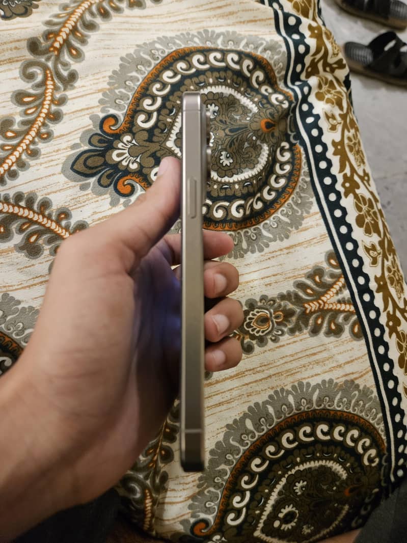 Apple iPhone 15 Pro Max 3