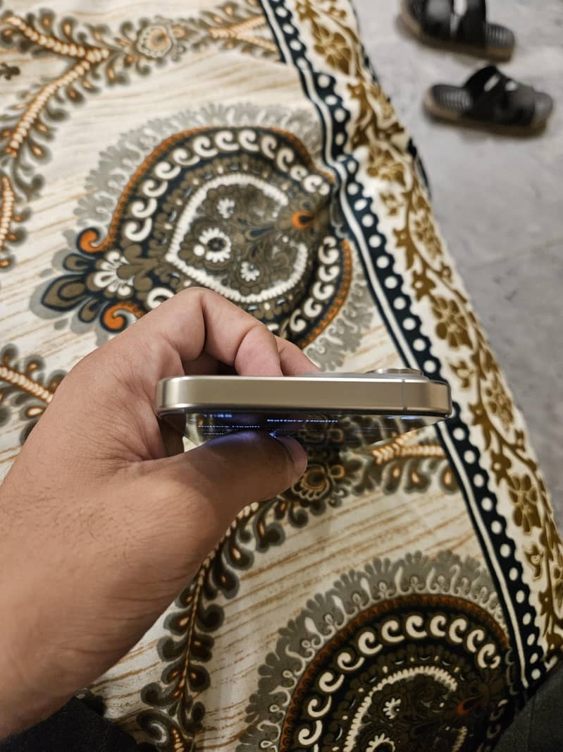 Apple iPhone 15 Pro Max 4