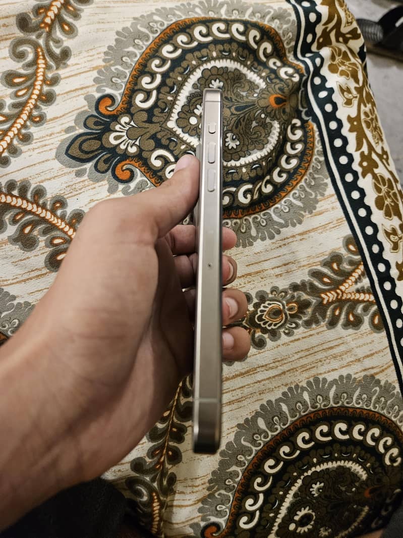 Apple iPhone 15 Pro Max 5