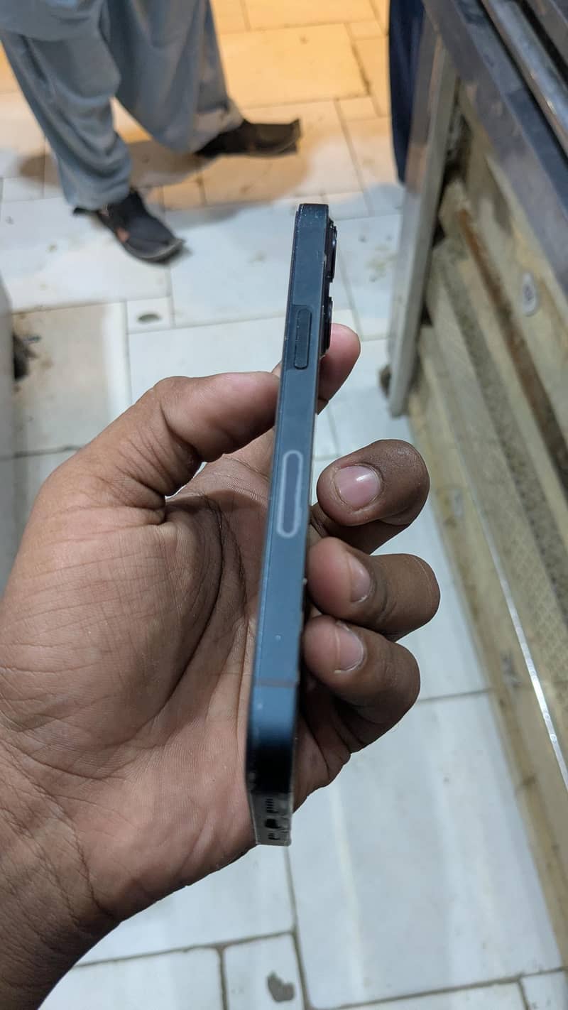 Apple iPhone 13 6