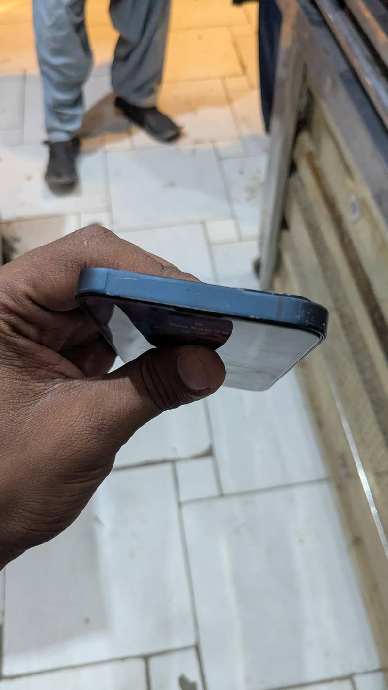 Apple iPhone 13 7