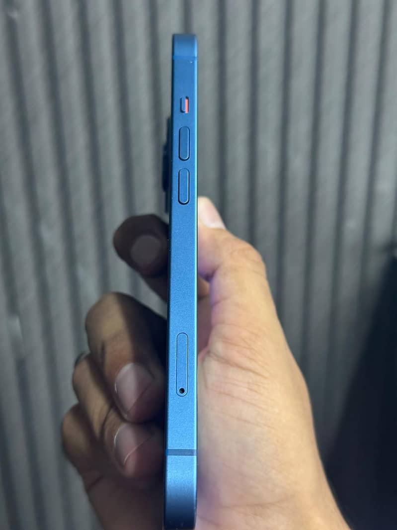 Apple iPhone 13 4