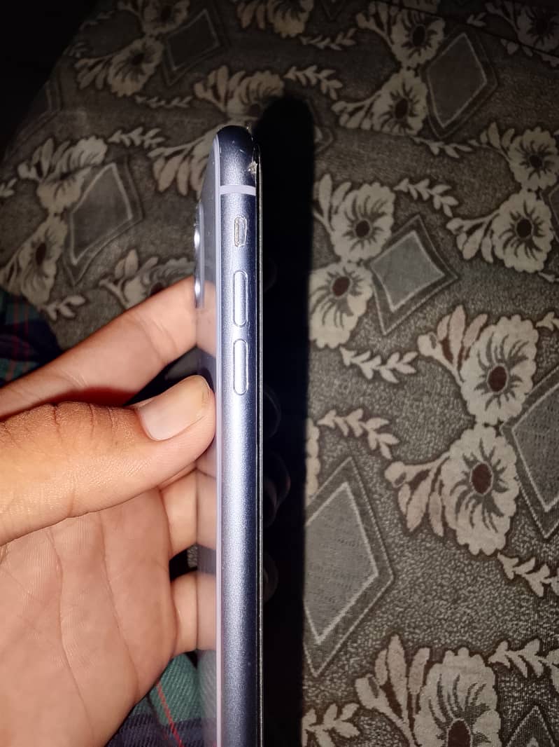 Apple iPhone 11 3