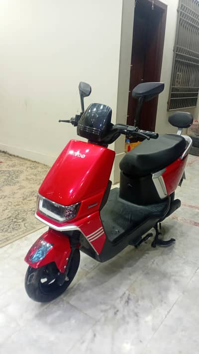 ​Revoo A12 Electric Scooty