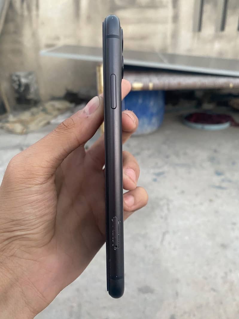 Apple iPhone 11 3