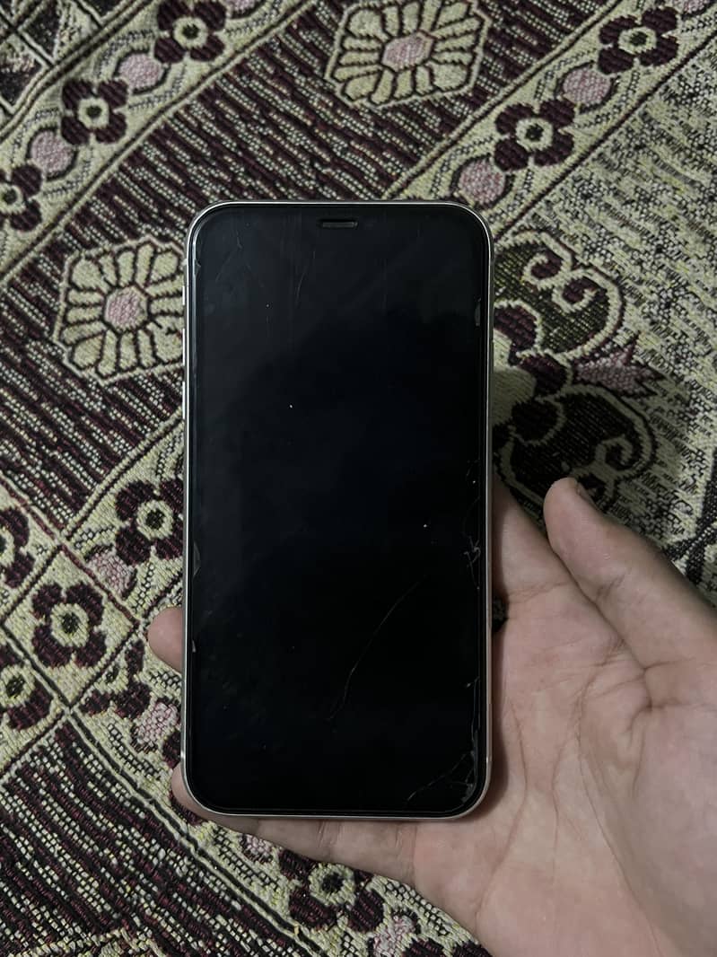 Apple iPhone 11 4