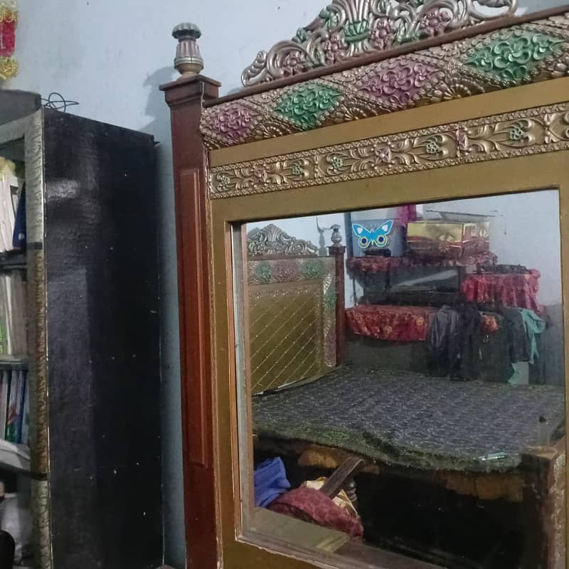 خوبصورت لکڑی کا ڈبل بیڈ شنگھار شیشے کے ساتھ 2