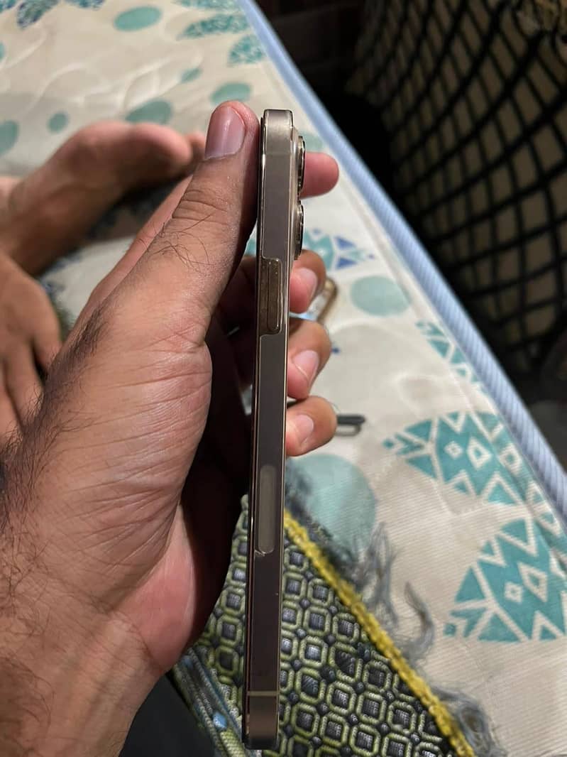 Apple iPhone 13 Pro Max 4
