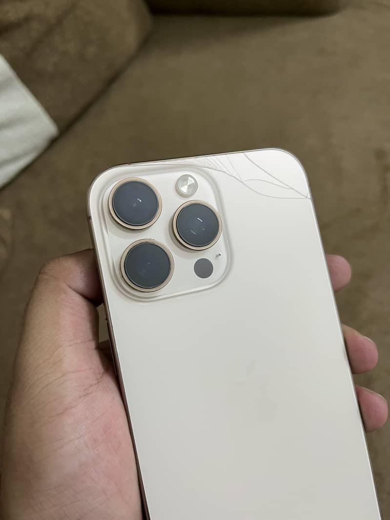 Apple iPhone 16 Pro Max BACK BROKEN 0