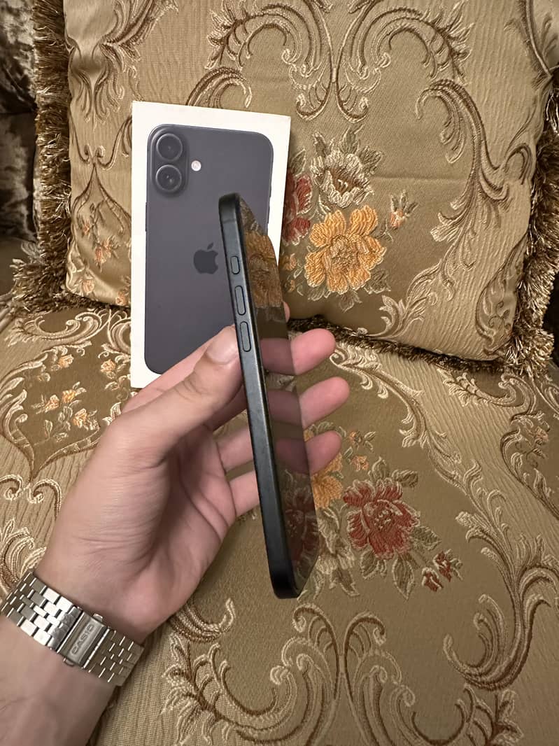 Apple iPhone 16 Plus 2