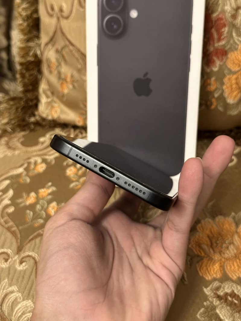Apple iPhone 16 Plus 3