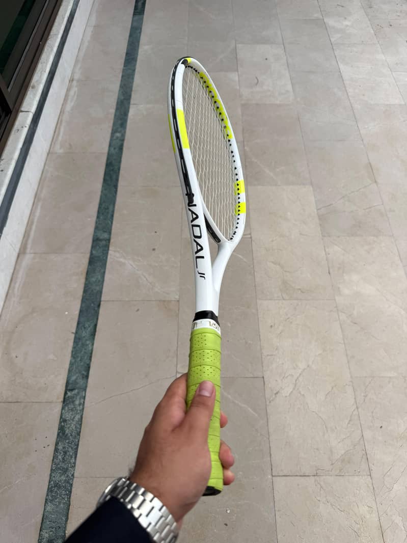 tennis racket 0