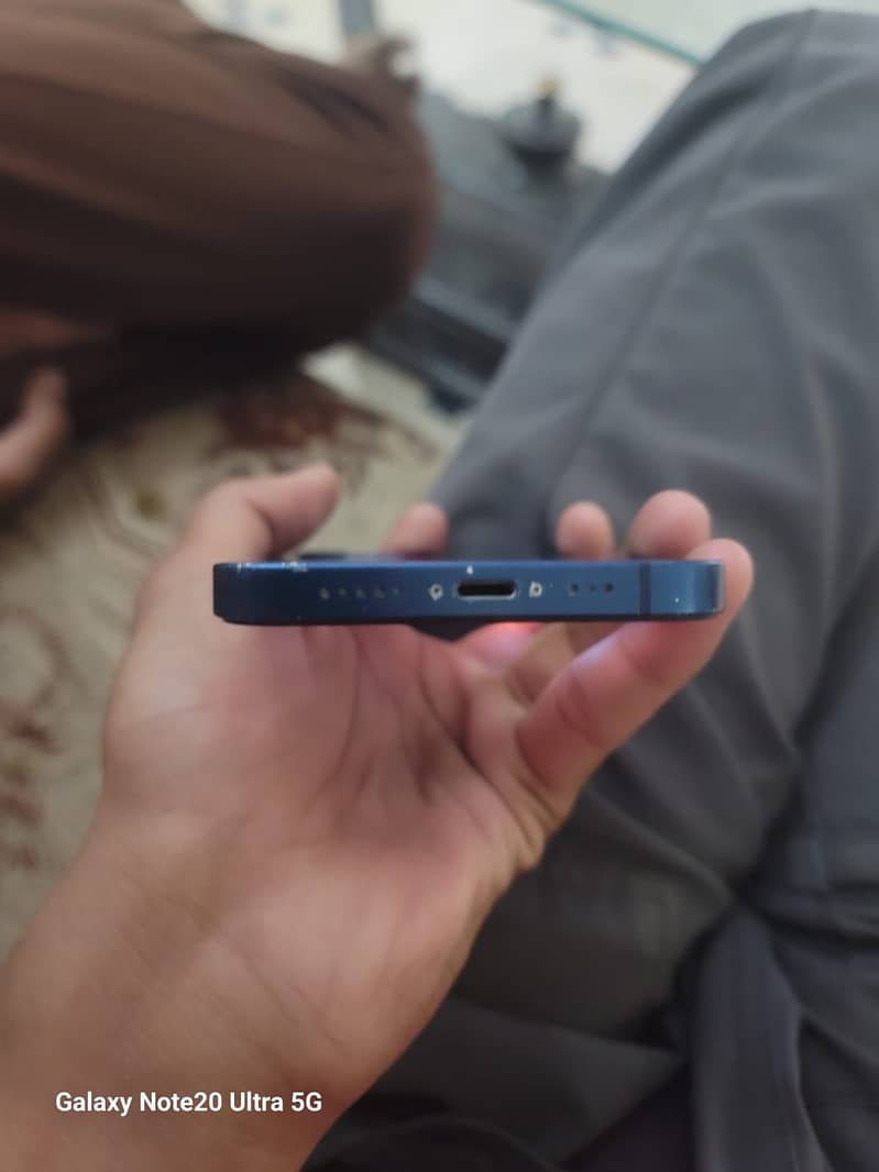 Apple iPhone 12 6