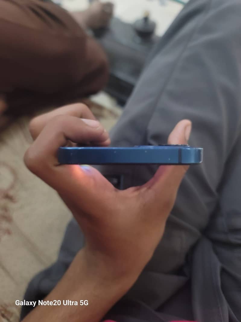 Apple iPhone 12 7