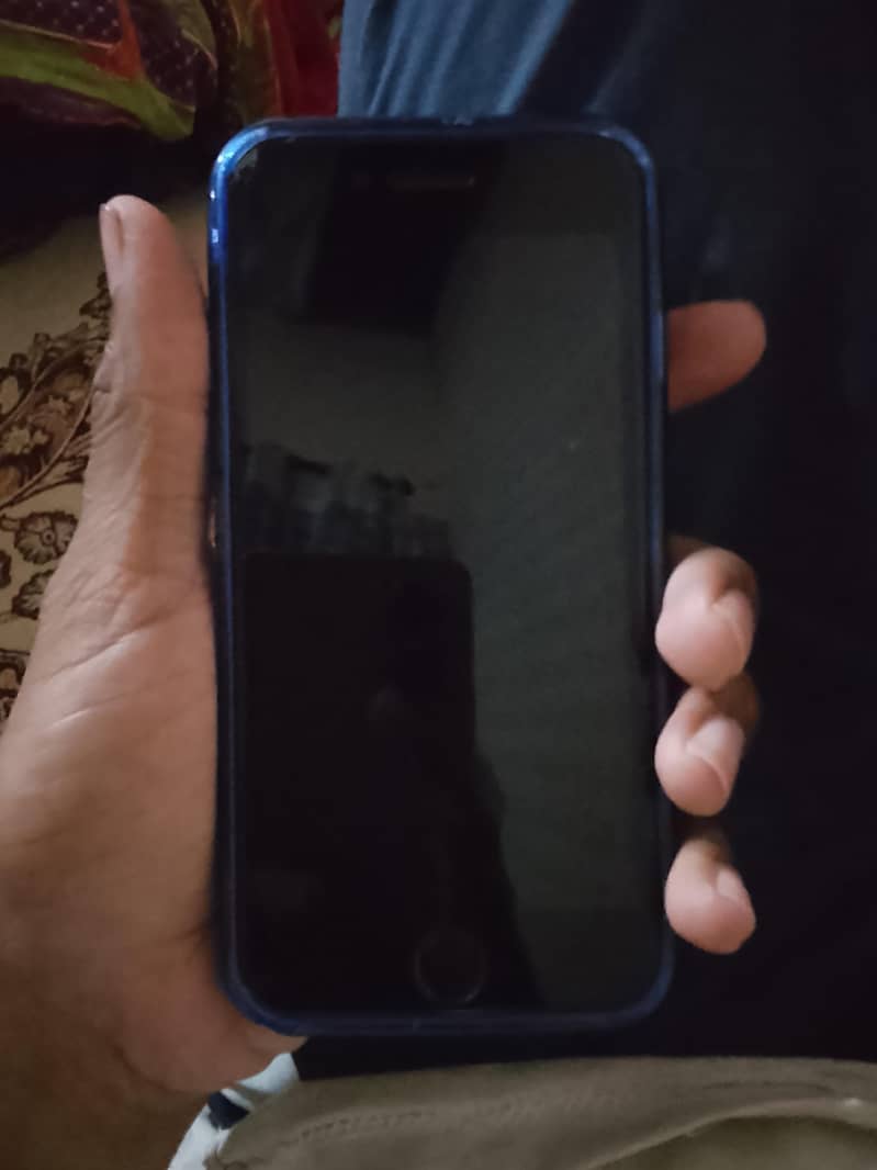 Apple iPhone 7 0