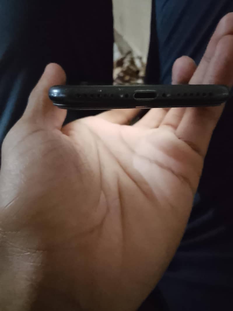 Apple iPhone 7 3