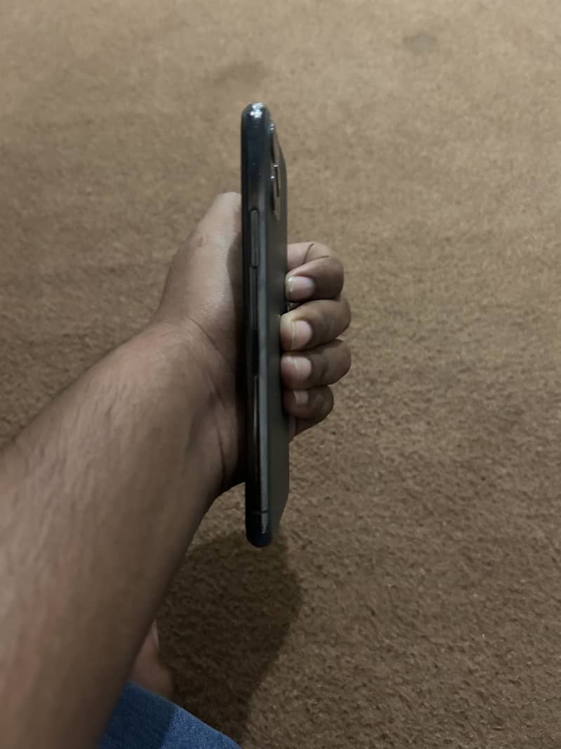 Apple iPhone 11 Pro 1