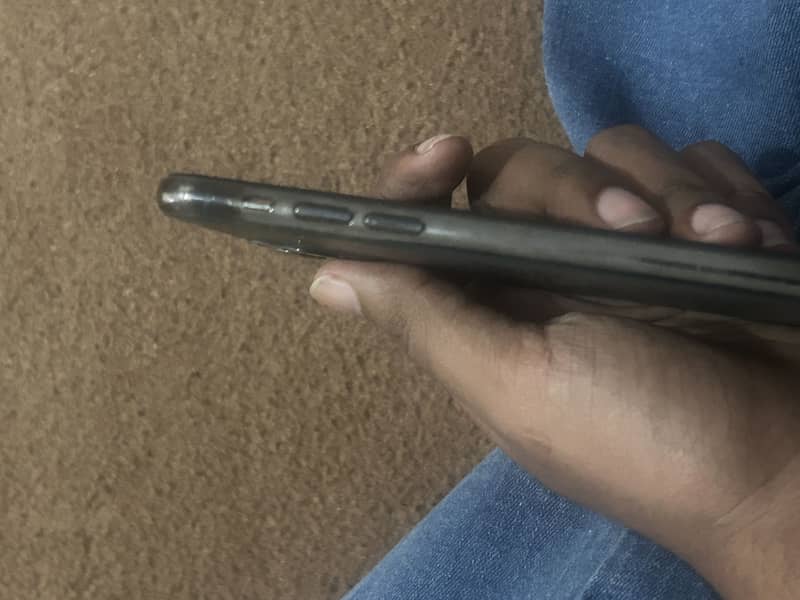 Apple iPhone 11 Pro 4