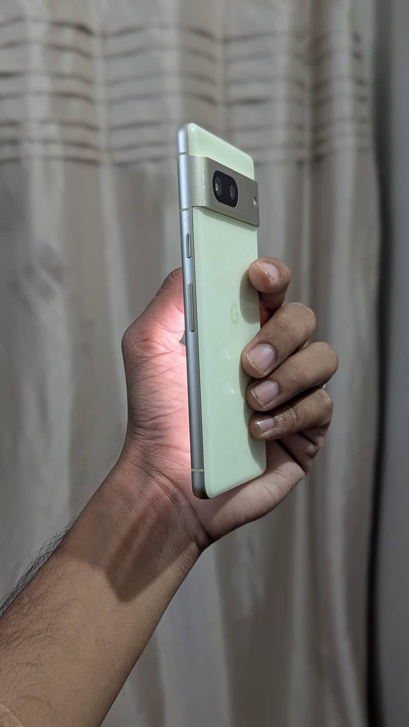 Google Pixel 7 4