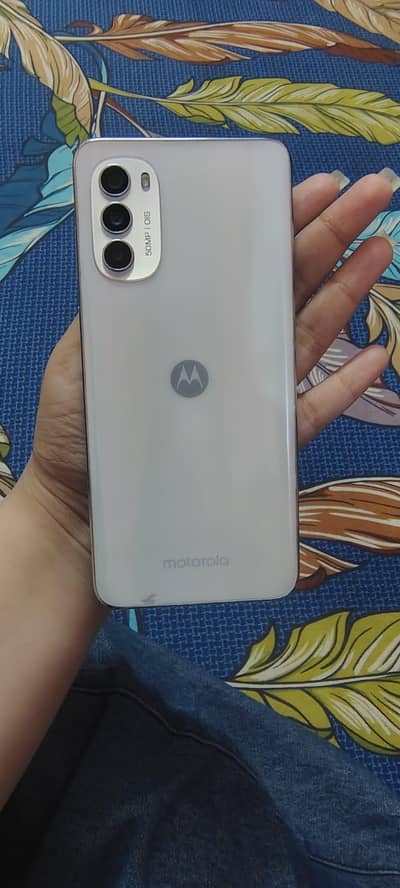 Moto g82 5g 6 gb ram 128 builton