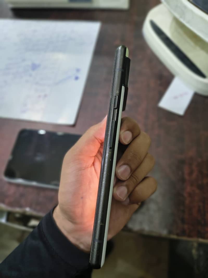 Google Pixel 6 4