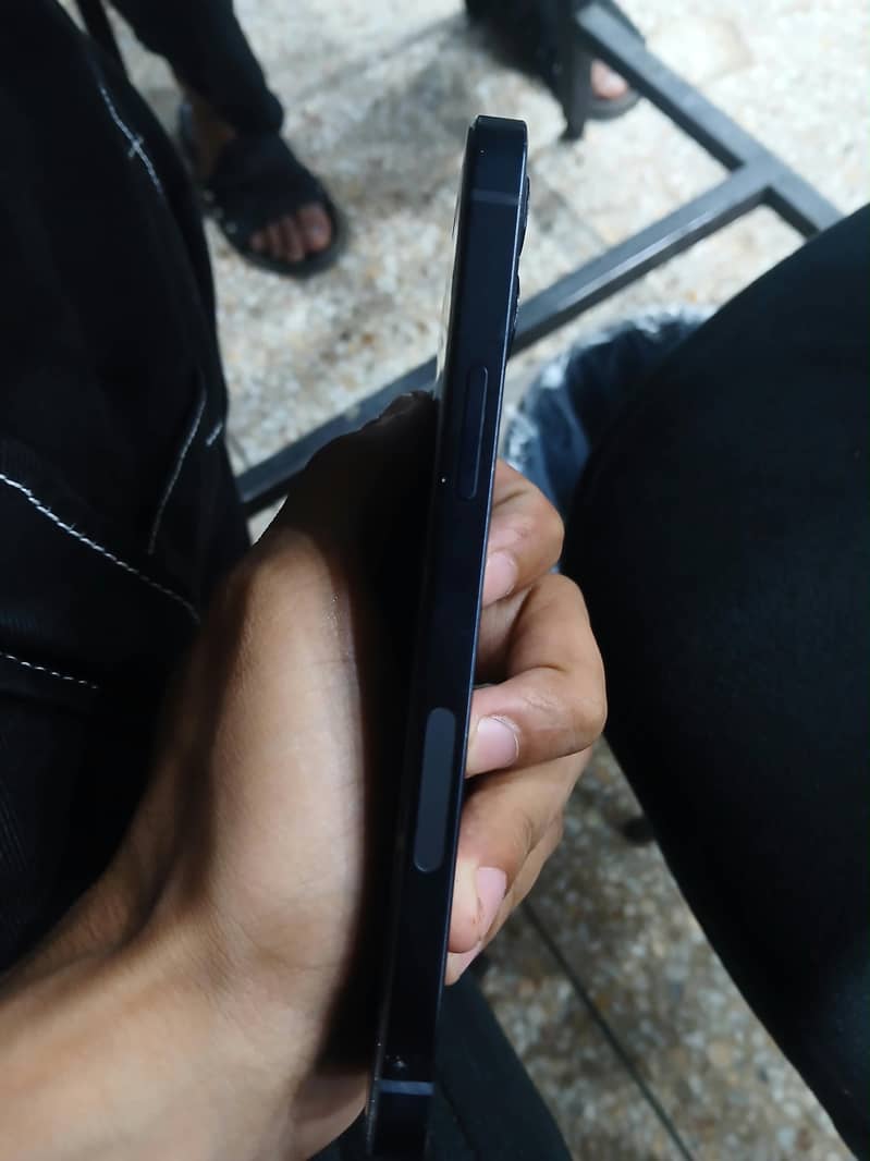 Apple iPhone 12 3