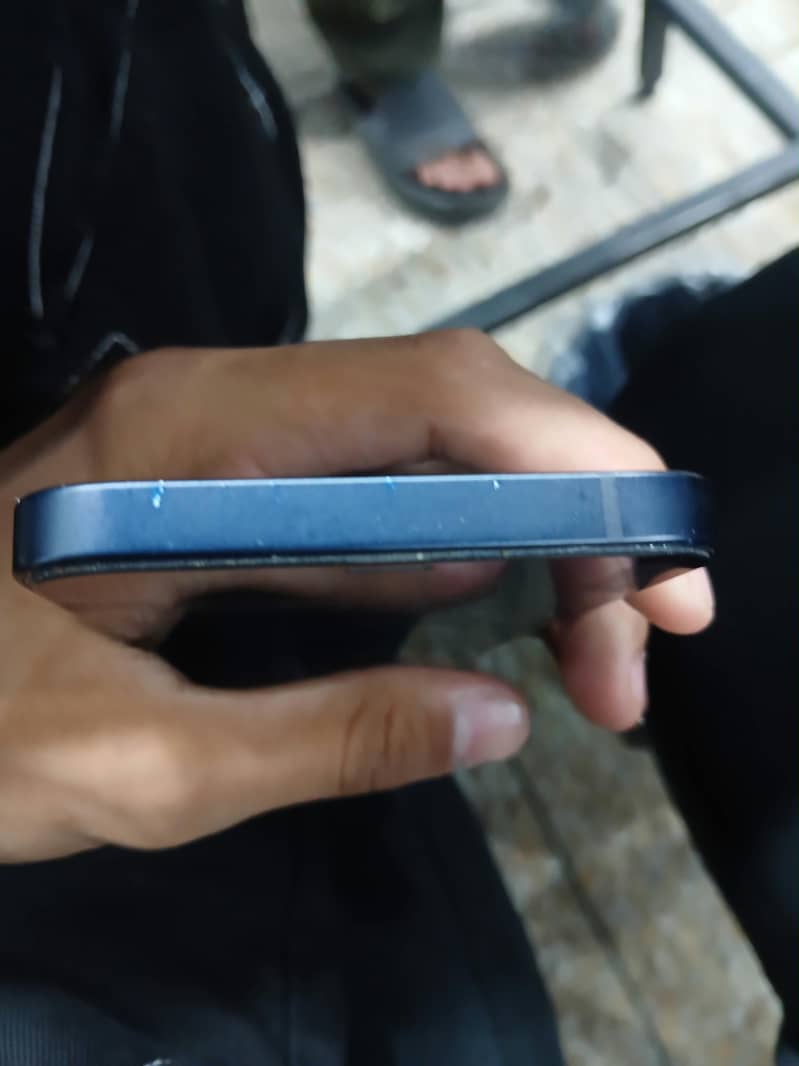 Apple iPhone 12 4