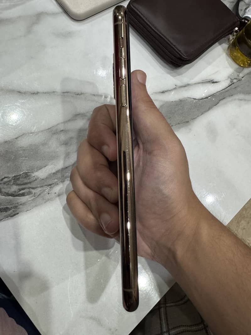 Apple iPhone 11 Pro Max 6