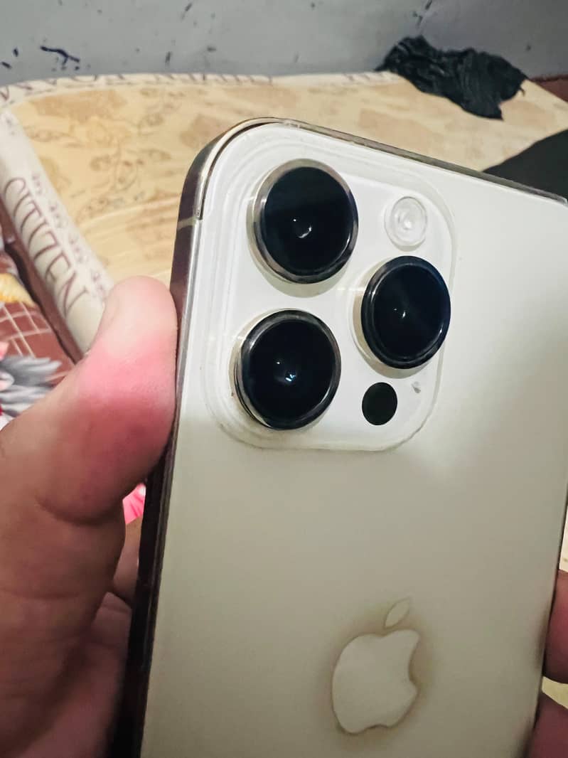 Apple iPhone 14 Pro Max 1