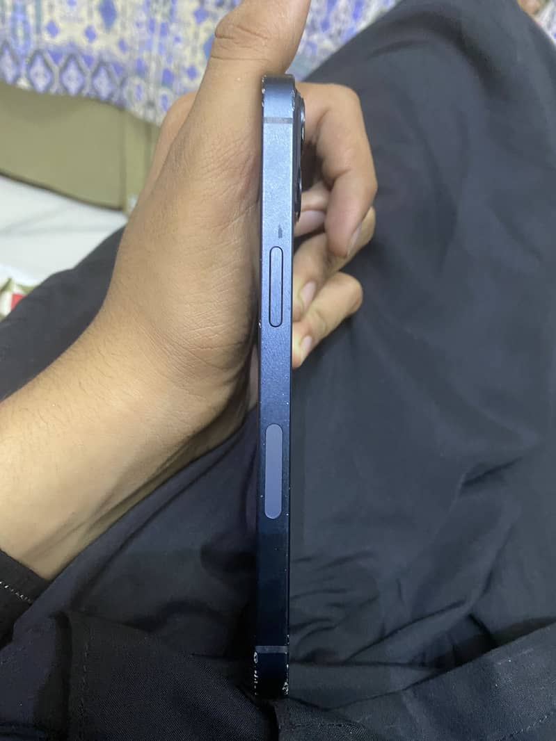 Apple iPhone 13 jv 1
