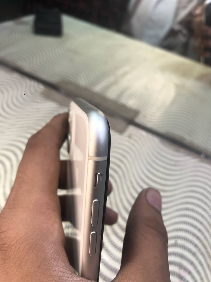 Apple iPhone 11 3